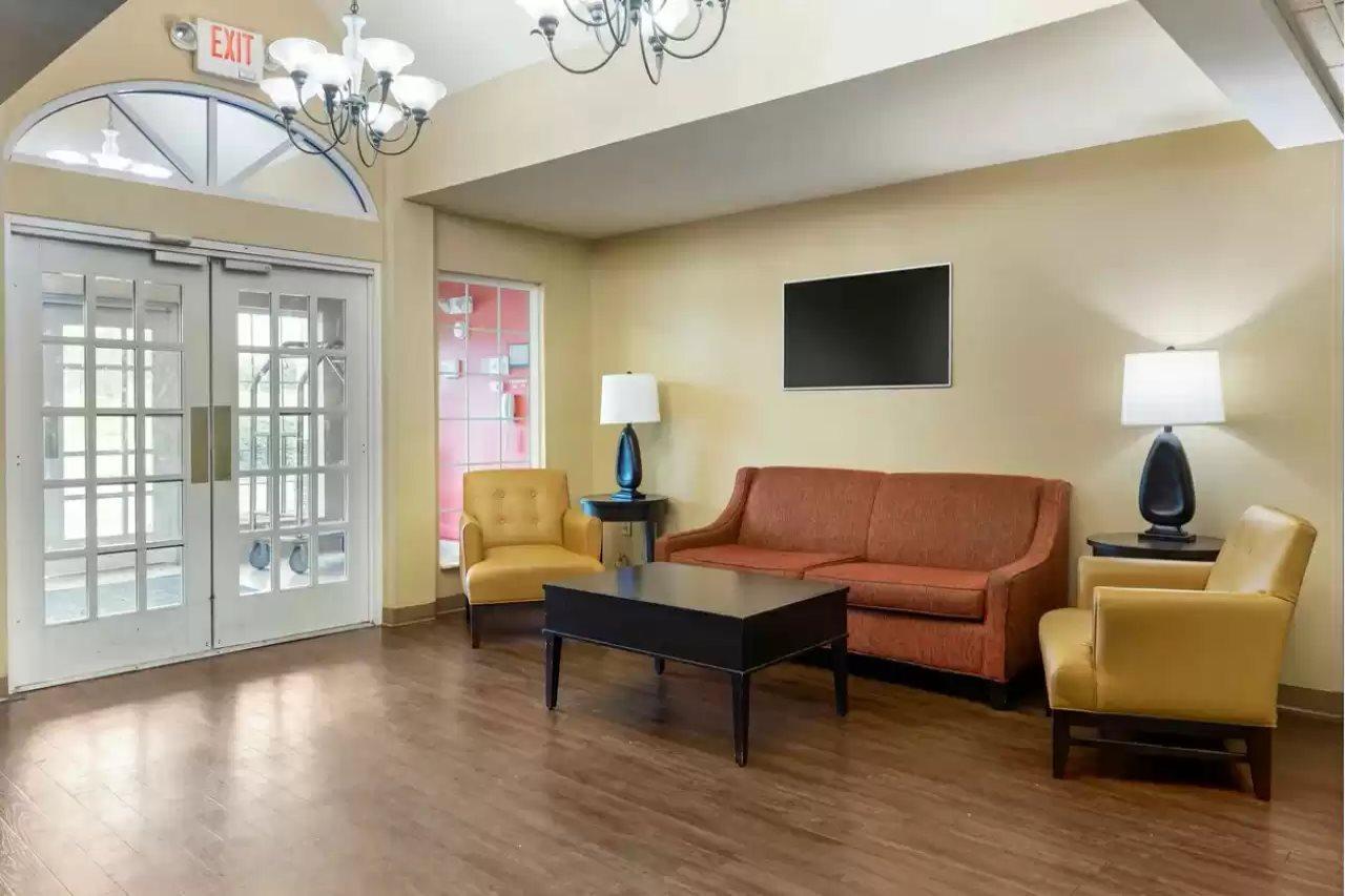 Mainstay North Hotel 2*