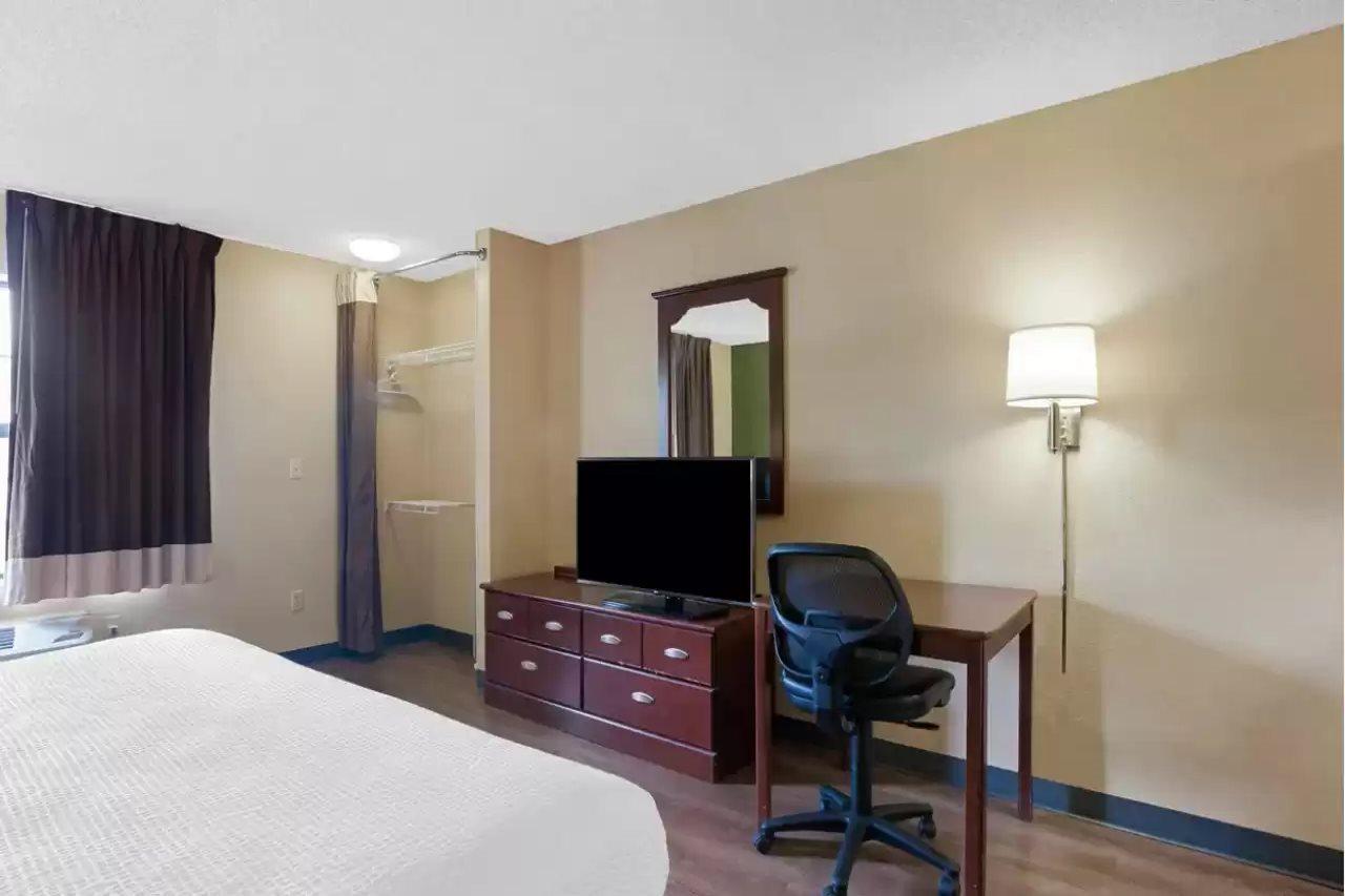 Mainstay North Hotel