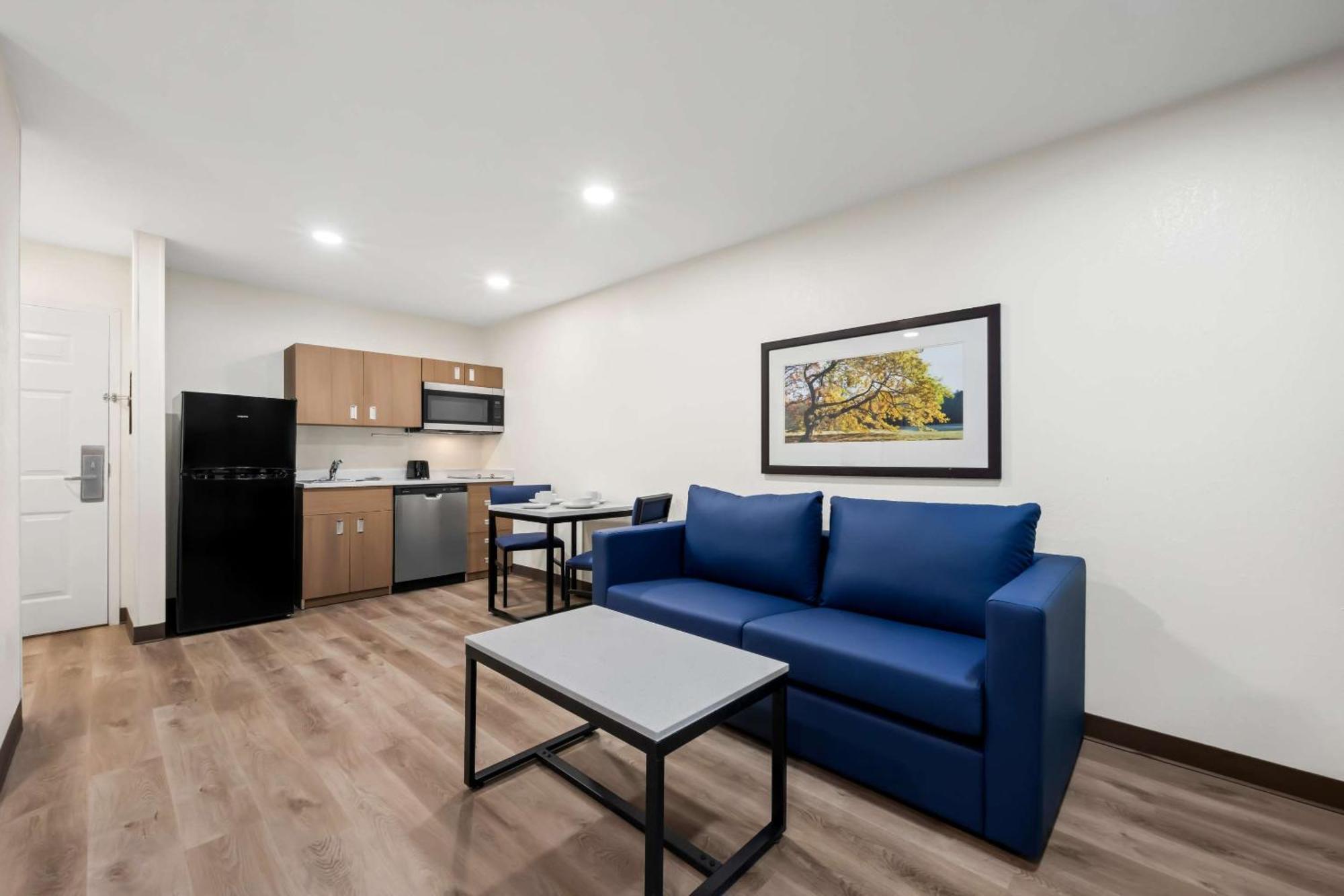 Mainstay North Hotel 2*