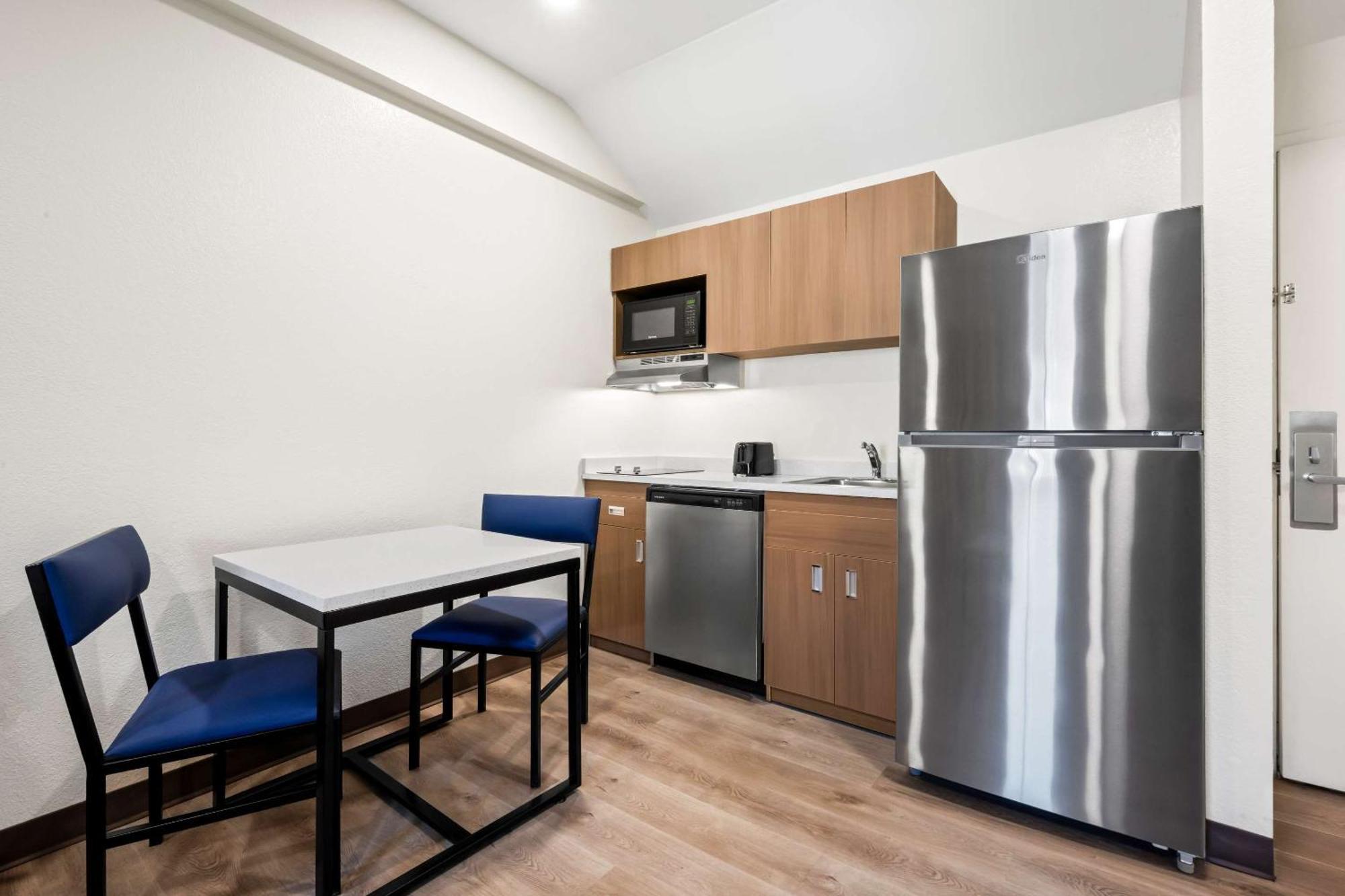 Mainstay North Hotel 2*