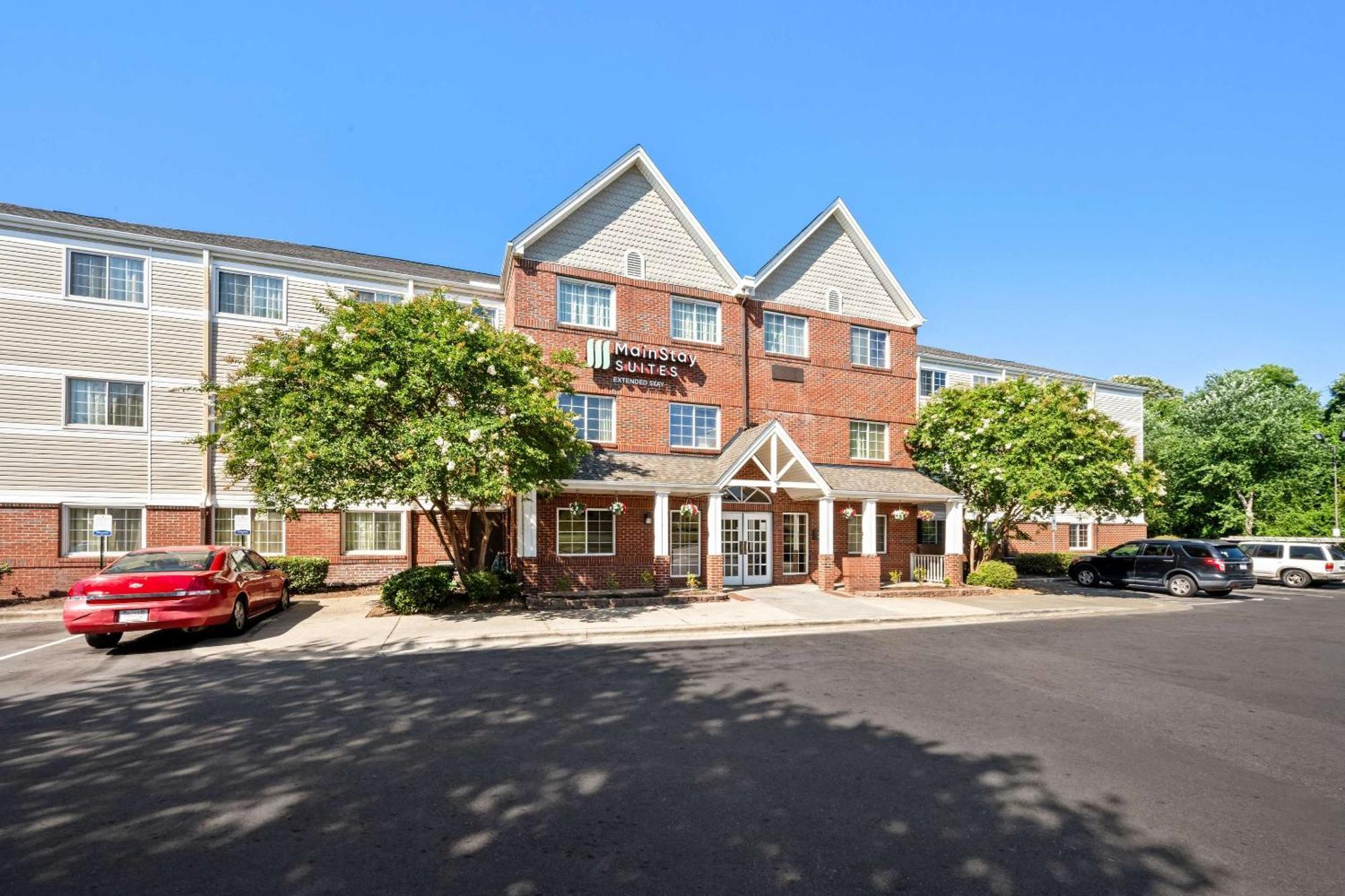 Mainstay North Hotel 2*